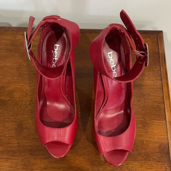 HOT! bebe Talin lace-back red peep-toe pumps sz 8 - Picture 5 of 9